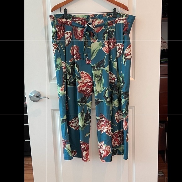 PatBO Botanica Floral Belted Cropped Pants - Picture 2 of 16